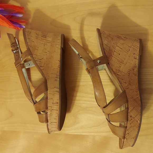 Guess Kayce Faux Leather and Cork Platform Wedge Sandals Size 9.5 Tan Nude - Picture 8 of 16